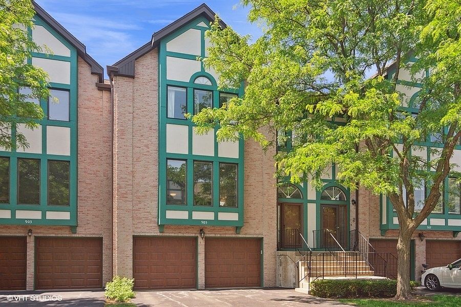 1st image of 905 W Essex Pl