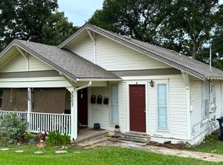2207 N Elm St, Denton, TX 76201