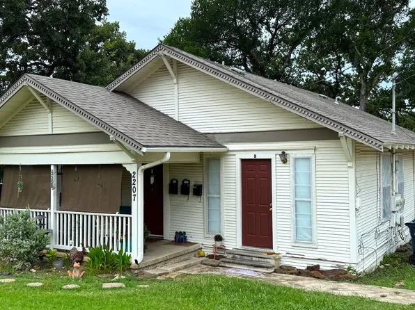 2207 N Elm St, Denton, TX 76201