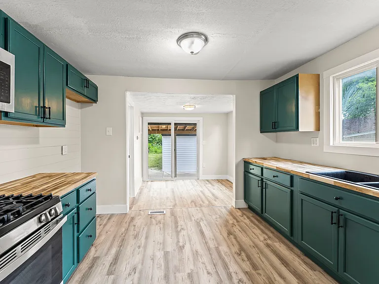 1021 S Maple Ave — Photo 34
