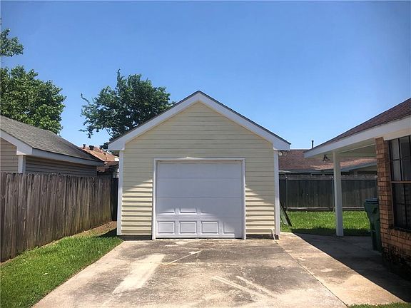 2nd image of 2565 Jarrot Dr