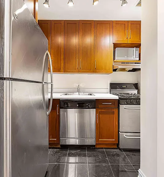 107 E 63rd St #5 — Photo 10