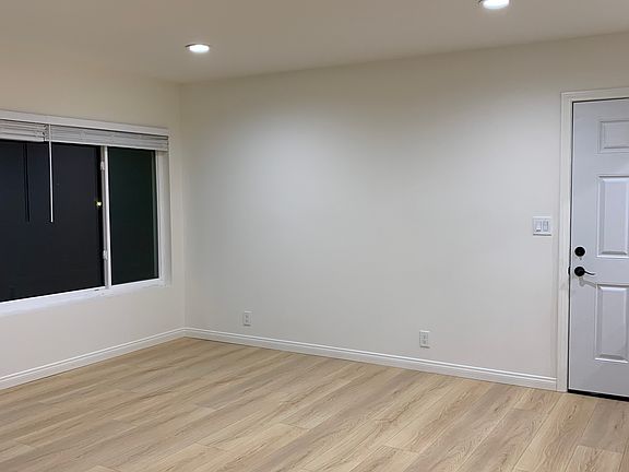 5th image of 740 Manhattan Beach Blvd APT E