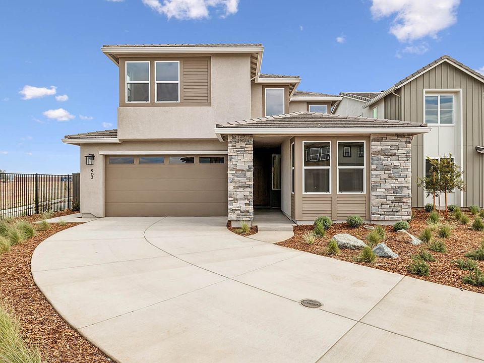 Mountaingate 40 Exterior