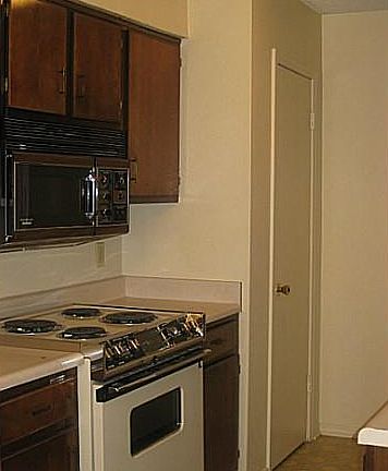 3rd image of 401 12th Ave #230