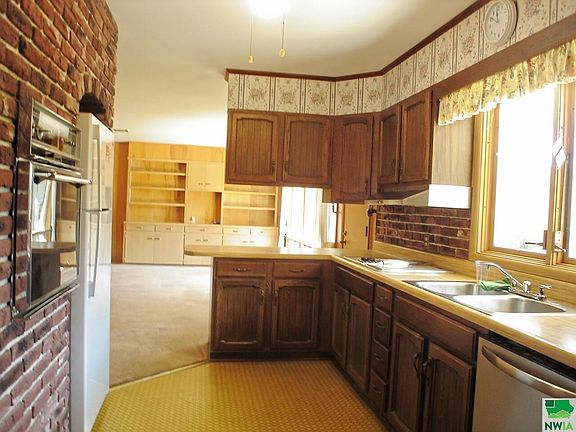 3rd image of 400 Eton Ct