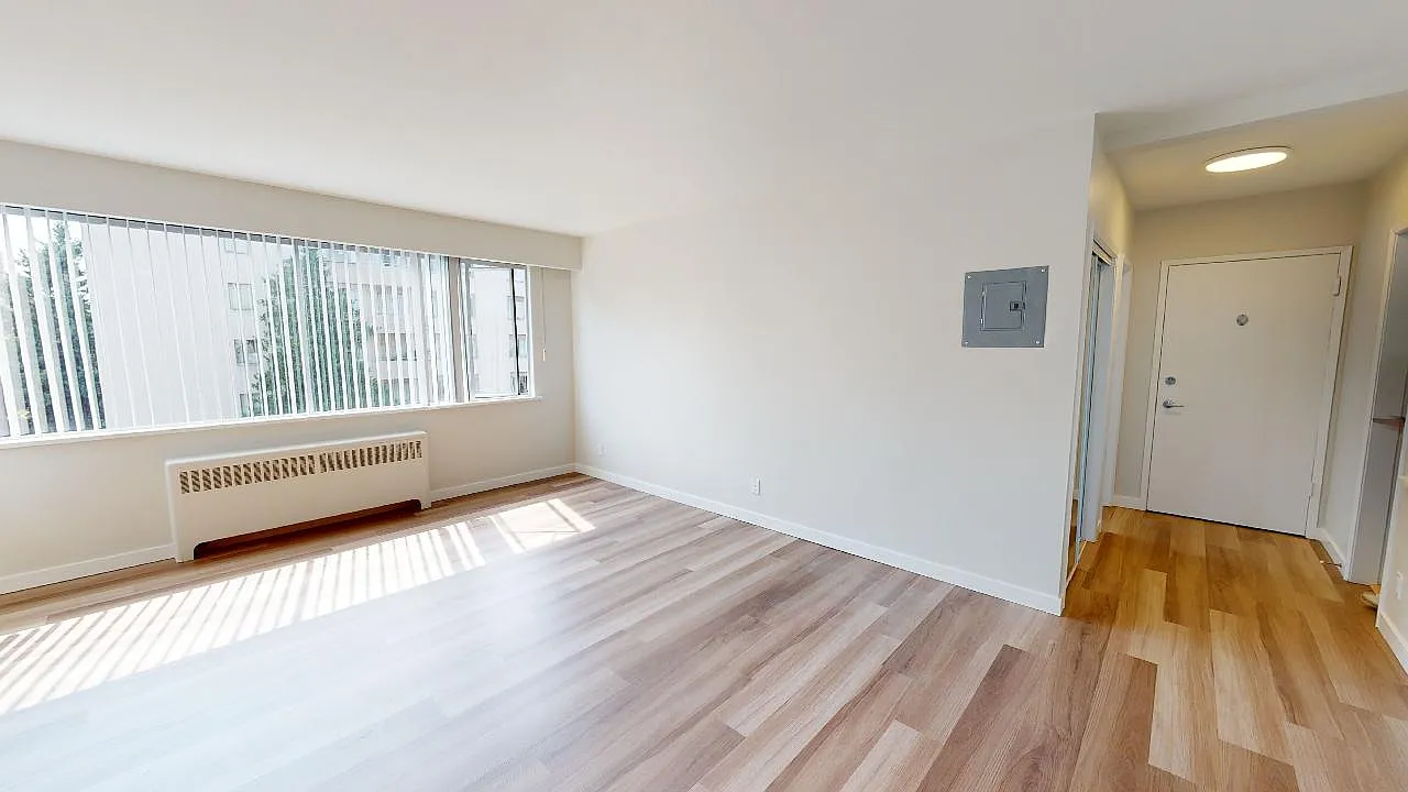 855 Jervis — Photo 4