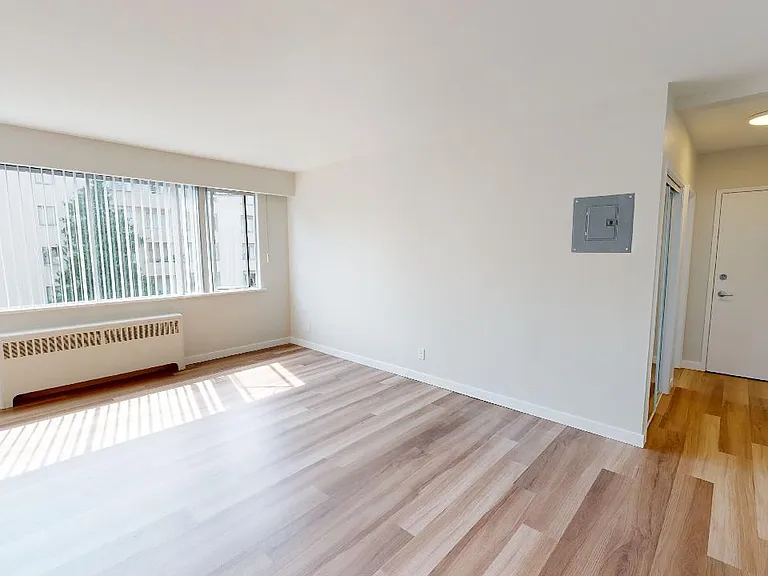 855 Jervis St — Photo 5