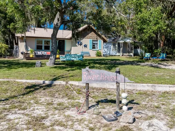 907 Riverside Dr, Steinhatchee, FL 32359