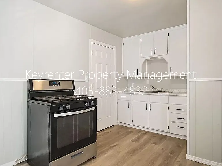 3937 SW 27th Pl — Photo 12