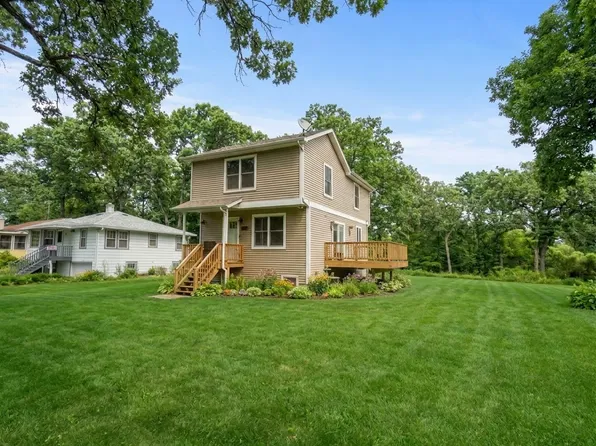 3108 Park Dr, Wonder Lake, IL 60097