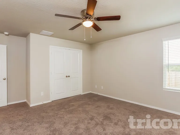 9736 Marbach Brk — Photo 7