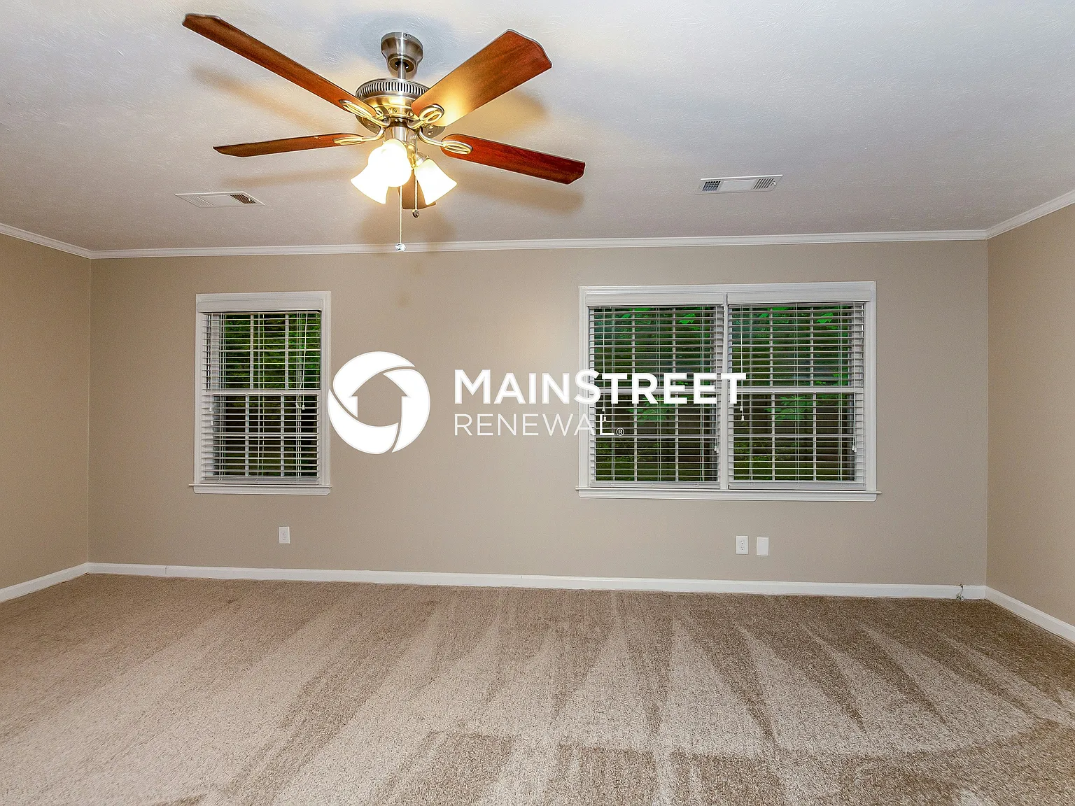 2135 Pinewood Dr — Photo 3