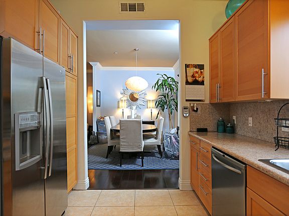 5th image of 14315 Magnolia Blvd #101