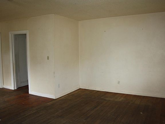 2nd image of 4048 Gilmore St