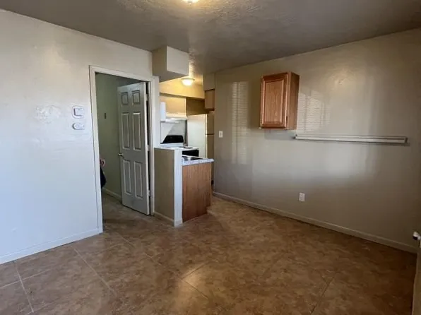 121 General Arnold St NE APT B, Albuquerque, NM 87123