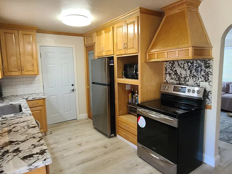 2024 Roble Ave — Photo 16