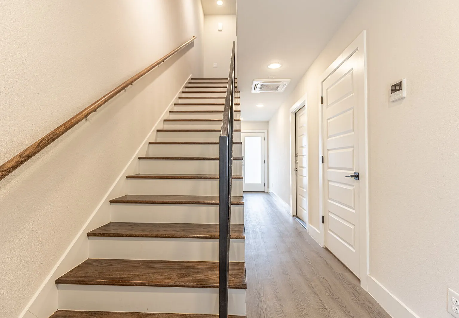 3 bed, 3.5 bath, 1865 sqft, $1,995 — Photo 3