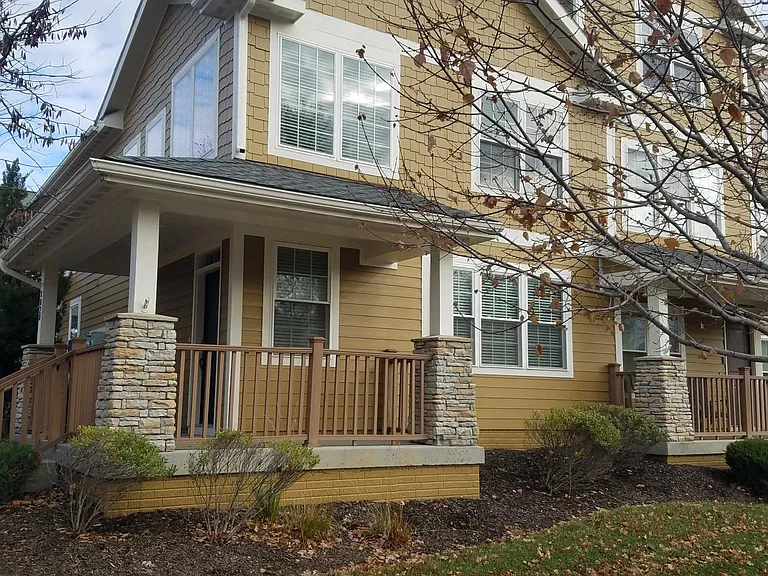 2820 Lake Ave — Photo 3