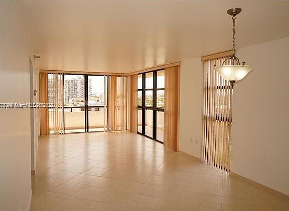 4th image of 3200 E Collins Ave #5-8