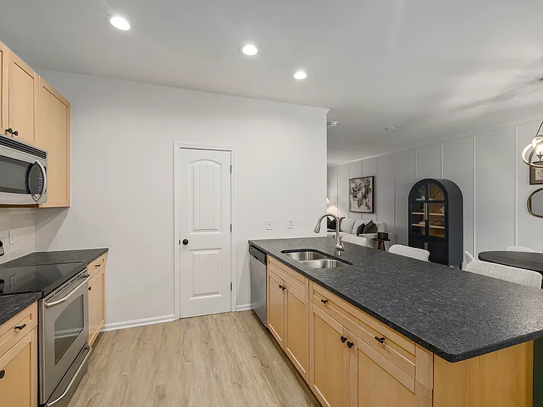 1123 Central Park Cir — Photo 6