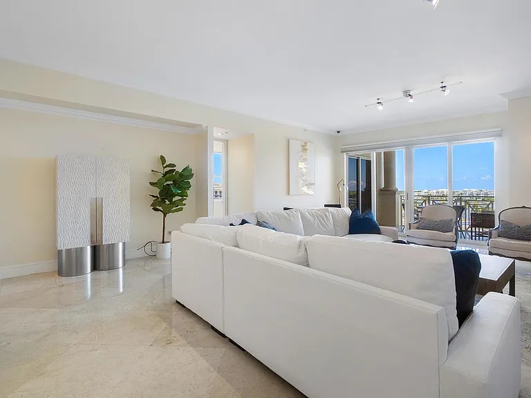 201 S Narcissus Ave #605 — Photo 12