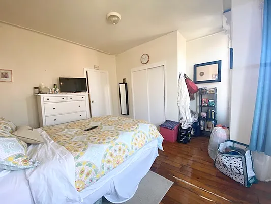 Rented by Compass | media 12