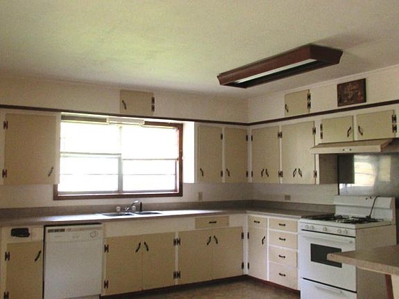 2nd image of 551 N 11th St