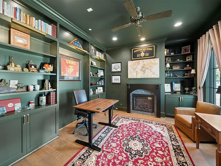 1110 Lone Star Dr — Photo 3