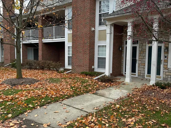 5560 Pine Aires Dr, Sterling Heights, MI 48314