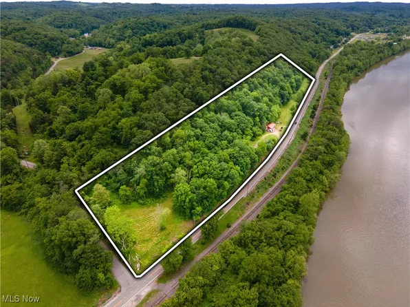 31647 Charleston Rd, Leon, WV 25123