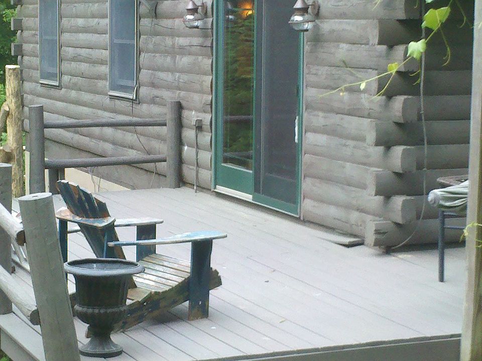 Private, bi-level deck