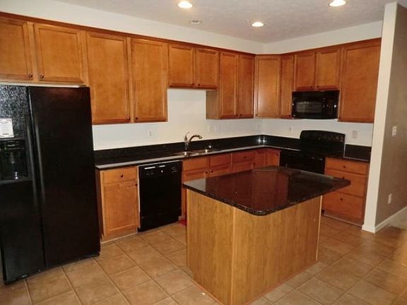 4th image of 732 Wineberry Way