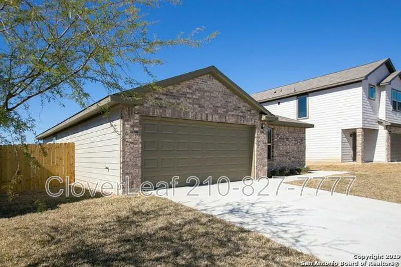 3 bed, 2.0 bath, 1267 sqft, $1,597 — Photo 2
