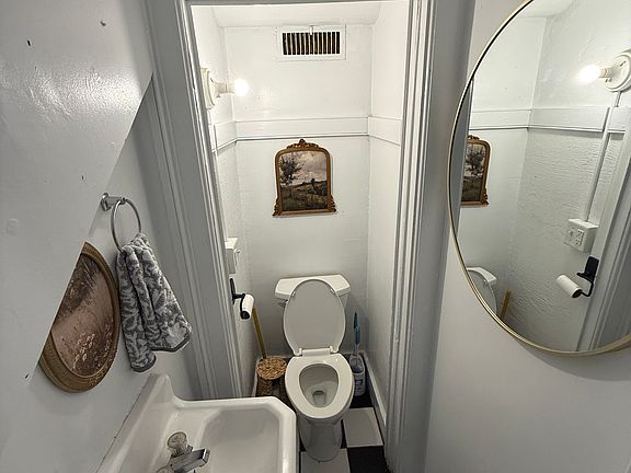 5th image of 122 College Ave #1
