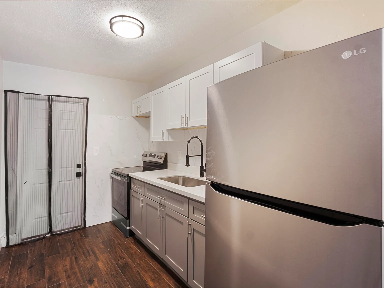 2 bed, 1.0 bath, 800 sqft, $1,900 — Photo 1