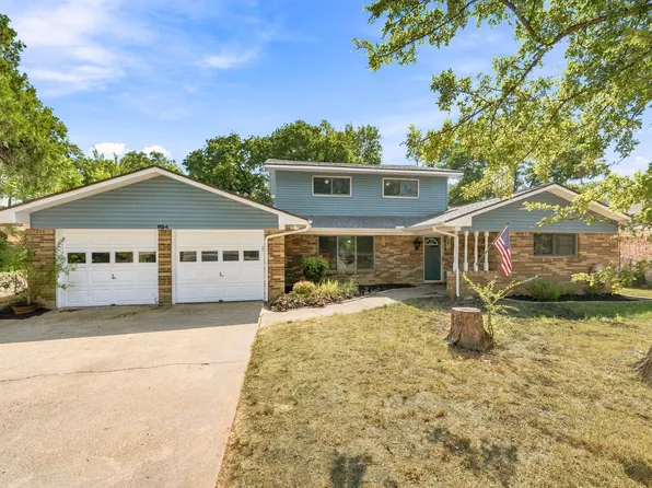 924 Wade Dr, Bedford, TX 76022