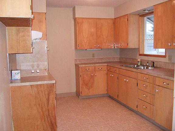 Full kitch-lots of cabinet space