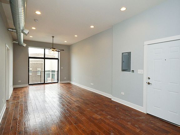 5th image of 709 N Milwaukee Ave #4R