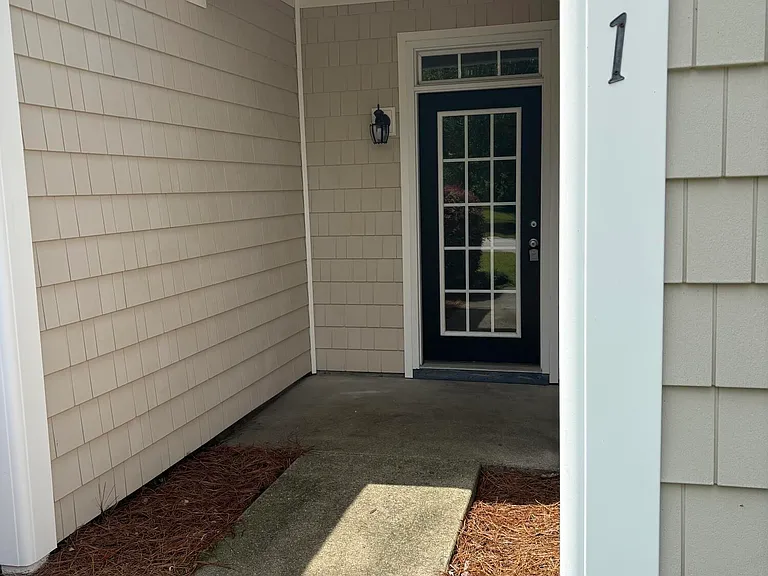 121 Mulberry Cir — Photo 4