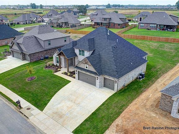 3rd image of 1301 Tuscany Dr