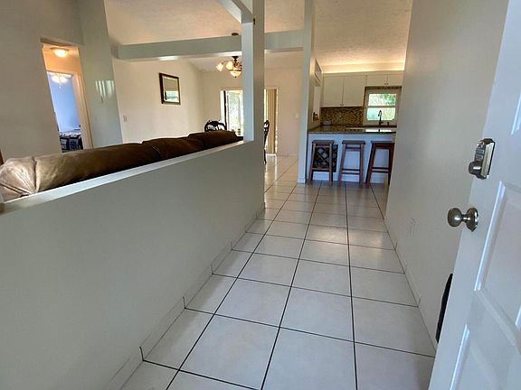 5th image of 226 SW Starflower Avenue