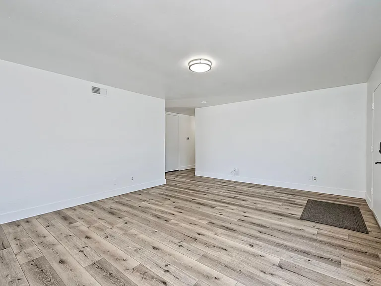2436 Luther St — Photo 15