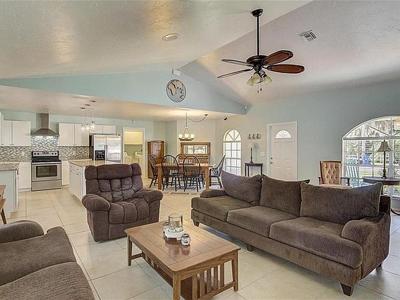5th image of 301 Myrtle Dr