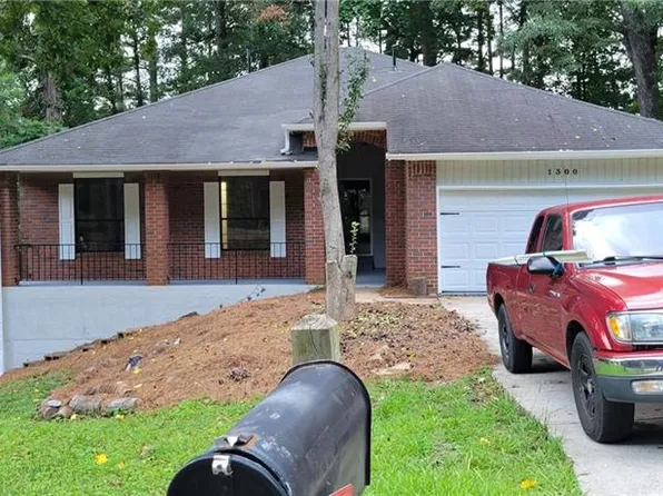 1300 Teaberry Cir, Lawrenceville, GA 30044