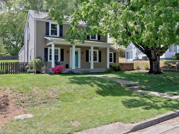 106 6th St, Radford, VA 24141