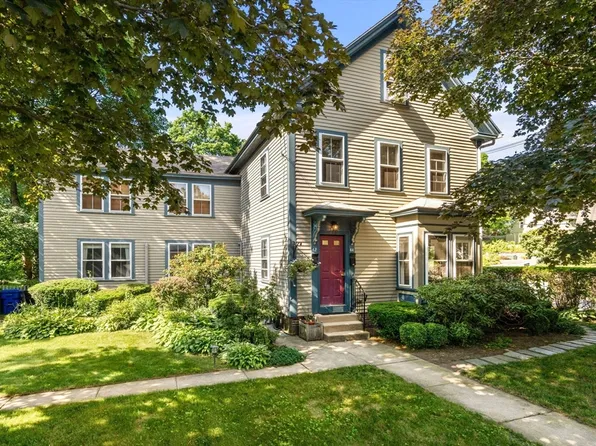 42-44 Walnut St, Maynard, MA 01754