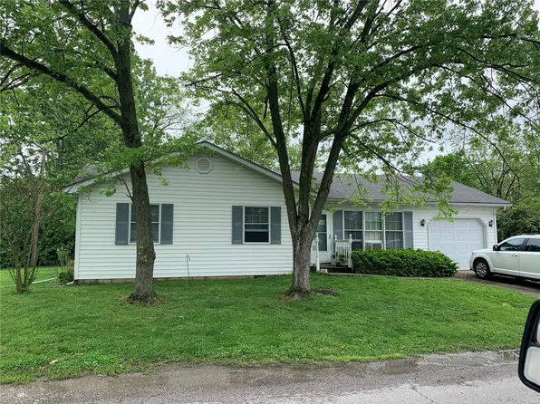 110 N Hena St, Greenville, IL 62246