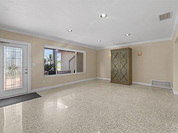 3rd image of 8431 Pasadena Blvd