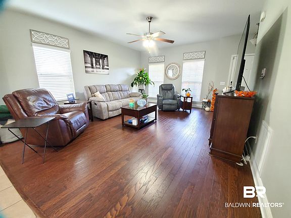 3rd image of 208 Oxford Way